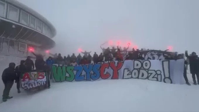 "Głupota ludzka!" Weszli na Śnieżkę i odpalali race