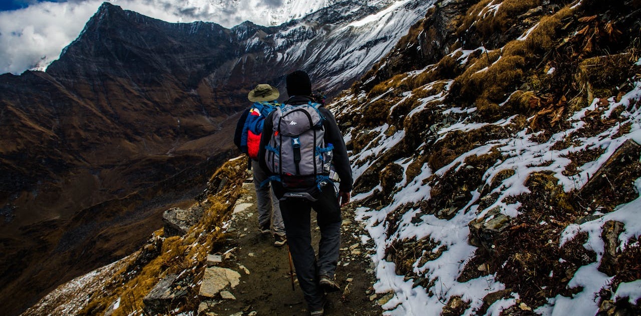 Jaka kurtka na lato w góry 2025? Ranking najlepszych modeli!