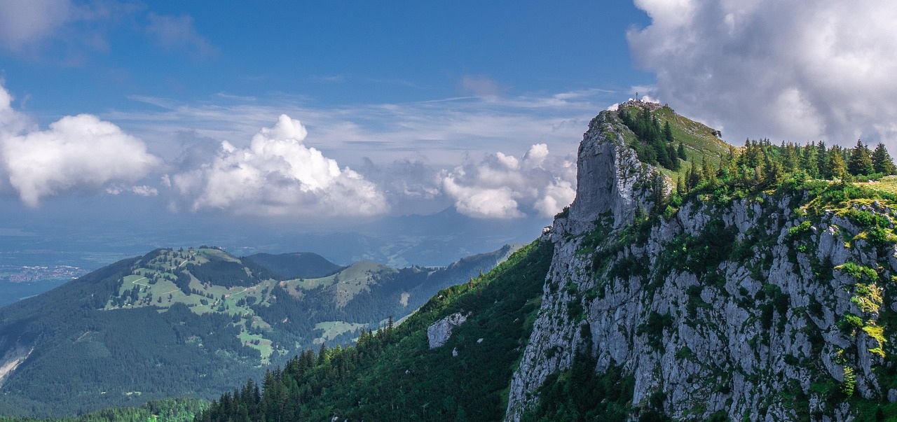 Jakie trasy w Górach Kamiennych warto poznać?