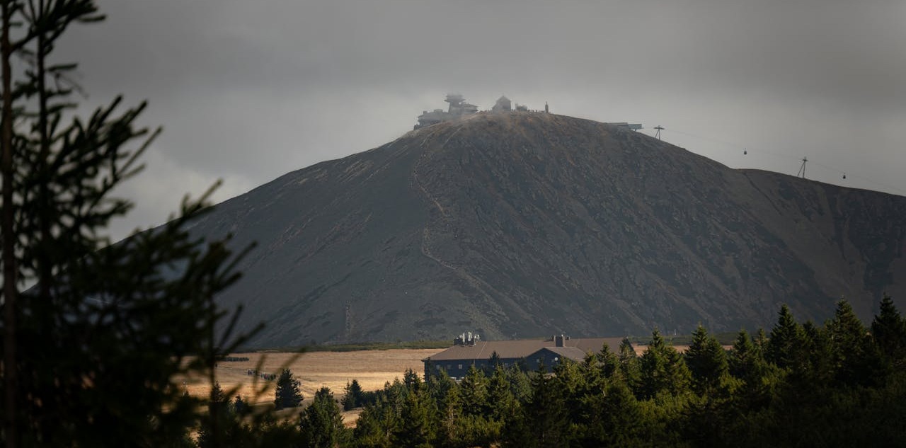 Jakie są pasma górskie w Sudetach Zachodnich?