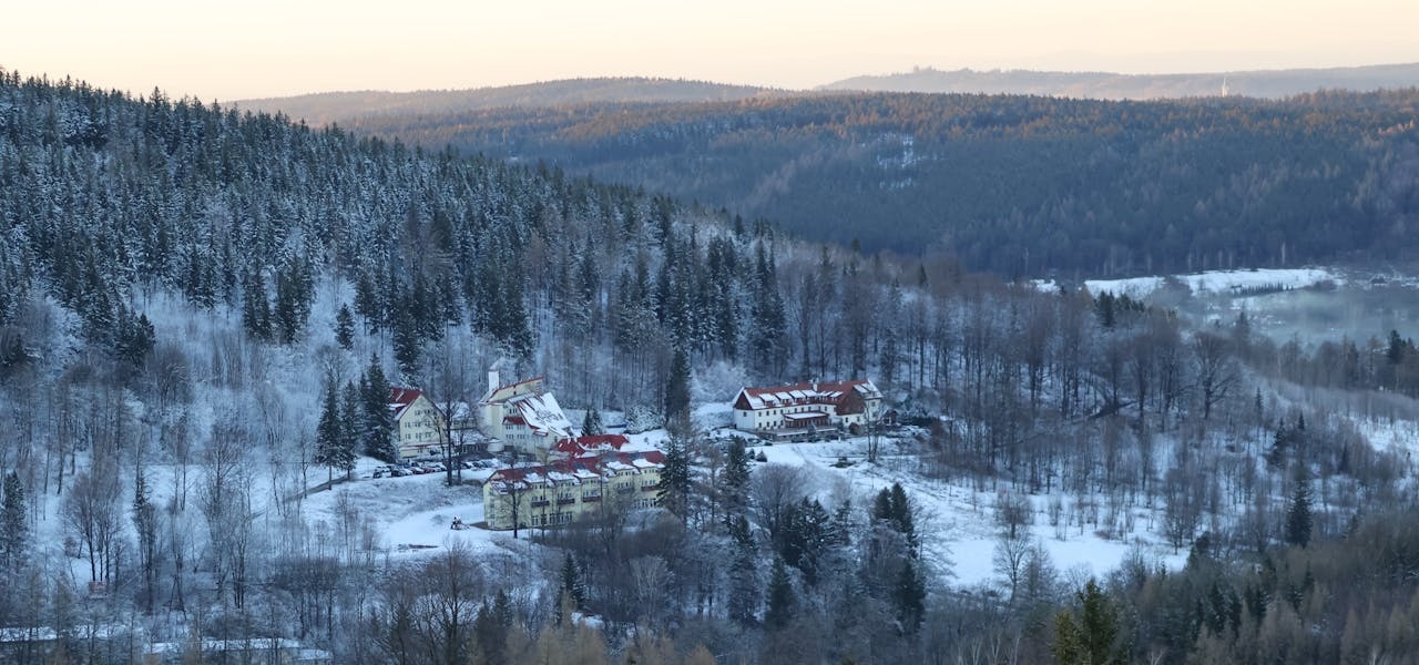 Jakie atrakcje czekają na turystów w Sudetach Zachodnich?