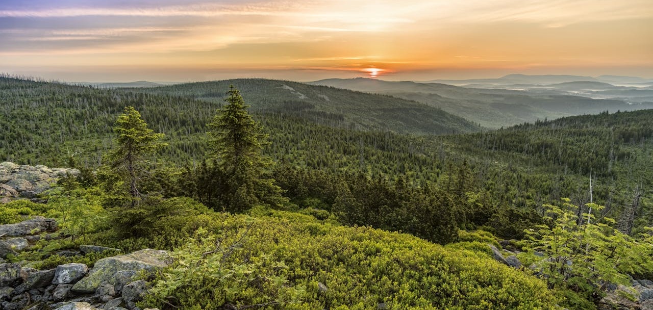 Jakie pasma górskie znajdują się w Sudetach Środkowych?