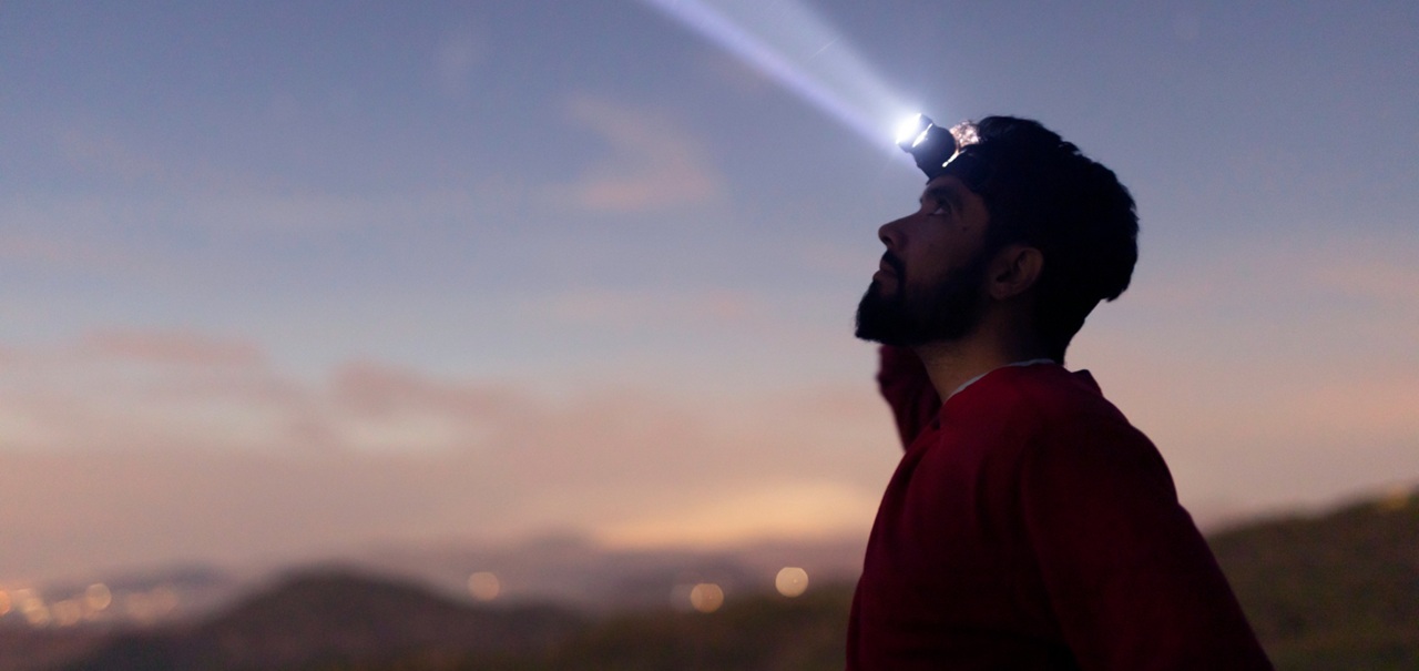 Jaka czołówka w góry? Jak wybrać odpowiednia latarkę czołową?